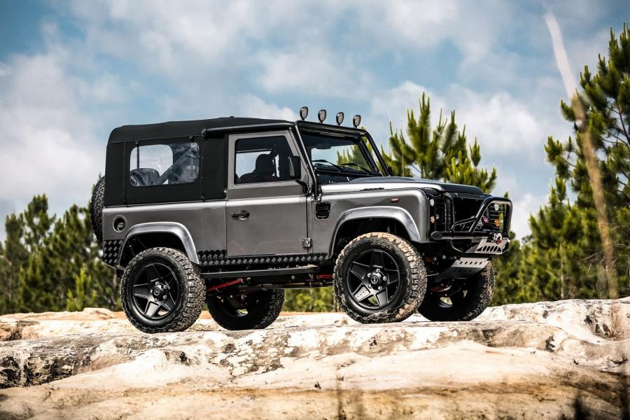  Land Rover Defender 90 Convertible by East Coast Defender 2019 года  (фото 1 из 8)